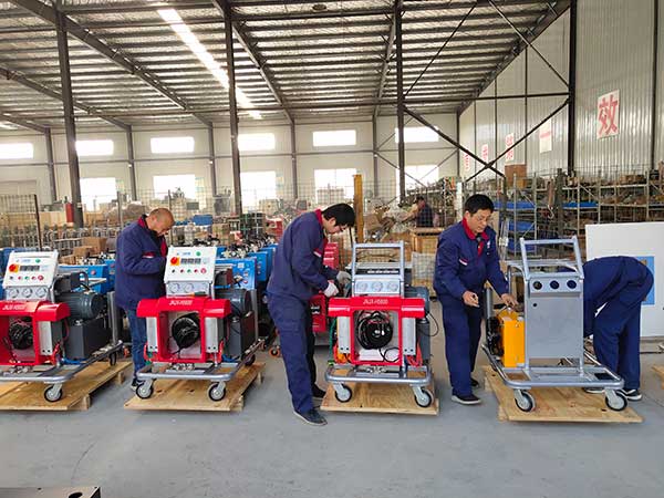 聚脲噴涂機(jī)JNJX-H5800型(圖4) 濟(jì)南九旭聚脲噴涂機(jī)產(chǎn)品裝配中心