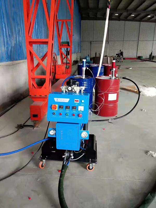 聚氨酯噴涂機(jī)設(shè)備JNJX-Q2600(圖2) 聚氨酯噴涂機(jī)設(shè)備山東聊城罐體填充發(fā)泡施工