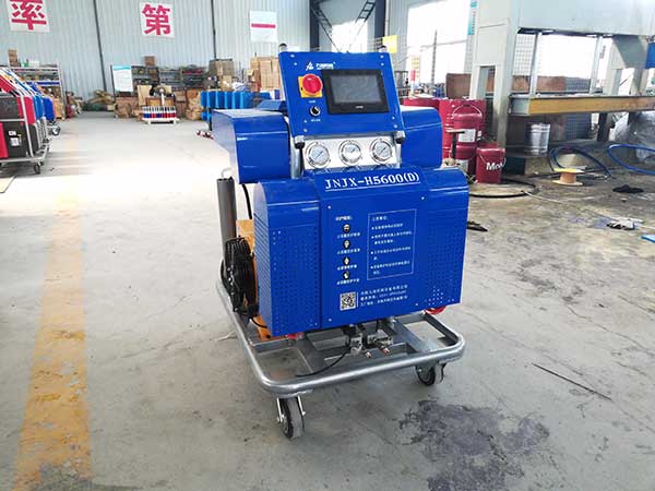 JNJX-H5600(D)聚脲噴涂機(jī)(圖1) JNJX-H5600(D)5600(D)液壓聚脲噴涂機(jī)