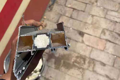 斷橋鋁填充聚氨酯發(fā)泡材料工藝斷橋鋁填充專用聚氨酯噴涂設(shè)備(圖3) 斷橋鋁填充聚氨酯發(fā)泡材料