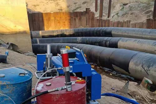 聚氨酯保溫材料管道補口施工專用噴涂設備(圖3) 聚氨酯保溫材料管道補口施工