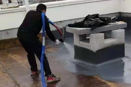 聚脲防水涂料設(shè)備 液壓驅(qū)動(dòng)讓動(dòng)力更加澎湃(圖4) 聚脲防水涂料污水池噴涂案例