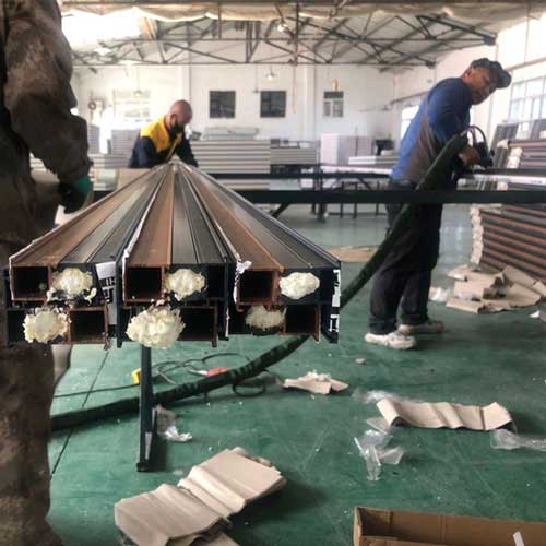 聚氨酯澆注噴涂機(jī) 型材澆注發(fā)泡(圖2) 型材澆注發(fā)泡案例