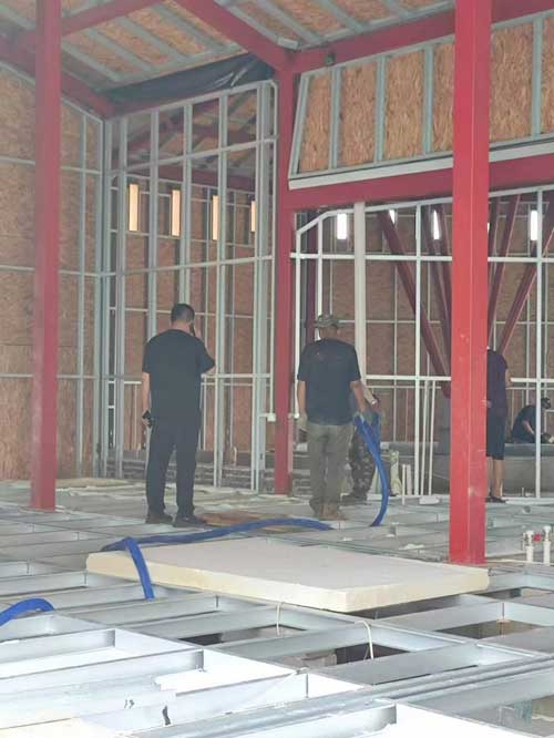 輕鋼龍骨夾層保溫隔熱隔音 雙組分聚氨酯發(fā)泡機(圖2) 輕鋼龍骨夾層保溫隔熱隔音案例